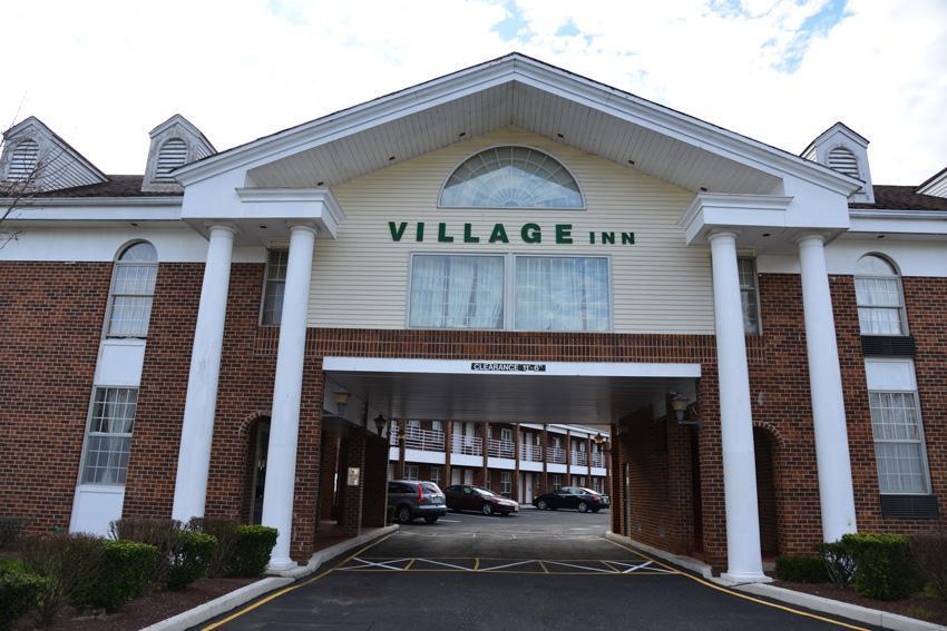 Village Inn Colts Neck Exterior photo